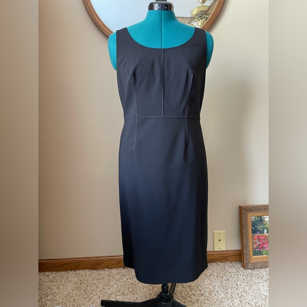 Ann Taylor size 6 Suit Dress Black Wool, beautiful seam work/ bra strap holder